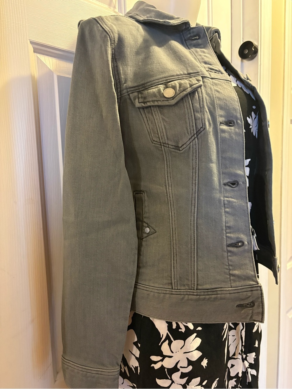 Liverpool Los Angeles Classic Stretch Denim Trucker Jacket Size XS, like new! - Picture 2 of 14